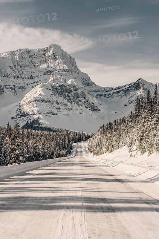 Winter road trip on the Icefields Parkway with lots of snow and ice, Banff National Park, Jasper National Park, Alberta, Canada