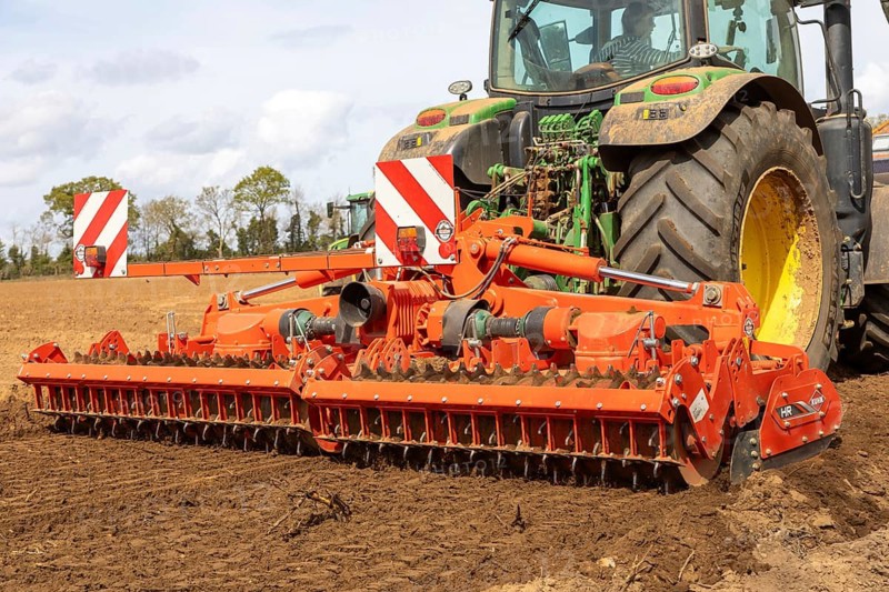 John Deere 6R 185 mid-size tractor with Kuhn HR power harrow for intensive seedbed preparation. Shottisham, Suffolk, England, UK