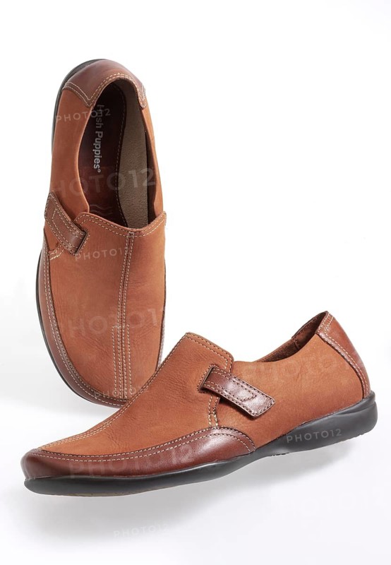 1 pair of shoes, men's shoes, in front of a white background, studio shot