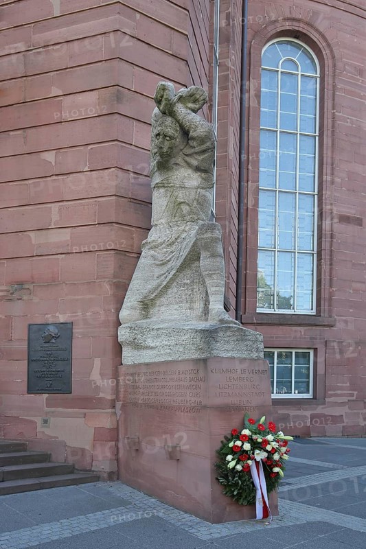 Memorial to terror during the Nazi era by Hans Wimmer 1964, National Socialism, Nazi state, Nazi era, National Socialist, fascism, violence, death, fear, fearful, symbol, mourning wreath, stone sculpture, St Paul's Church, St Paul's Square, Old Town, Frankfurt am Main, Hesse, Germany
