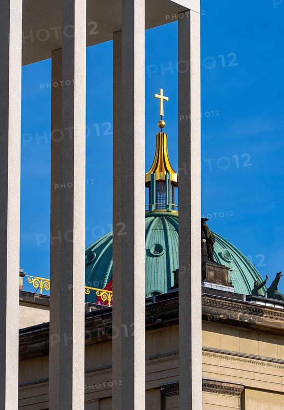View from Kupfergraben to the columns on the terrace of the James Simon Gallery, Berlin