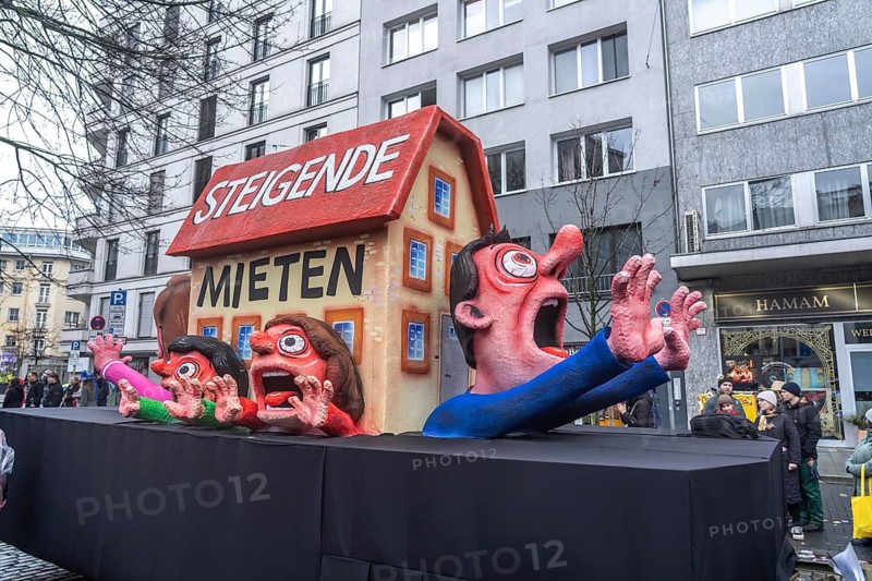 Rose Monday procession in Düsseldorf, theme car by wagon manufacturer Jacques Tilly, topic of rising rents in big cities, people can no longer afford apartments, North Rhine-Westphalia, Germany