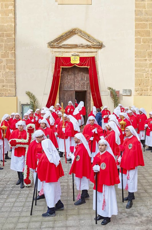 Confraternity of penitents gathering outside San Leonardo church, Enna, Siclly, Italy