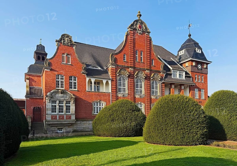 The old town hall in neo-gothic style with front garden, Papenburg, Emsland, Lower Saxony, Germany