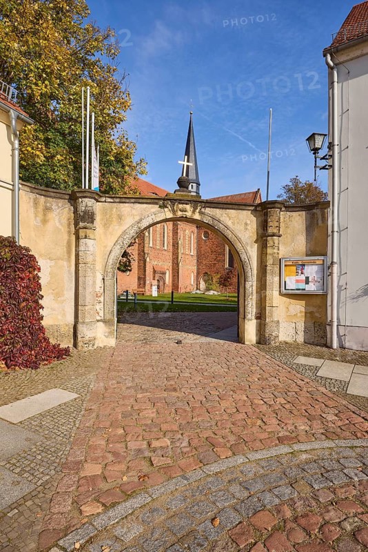 St Mary's Church and archway at Altstädter Markt, Mühlberg Elbe, Elbe-Elster district, Brandenburg, Germany