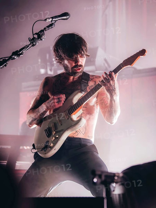 Singer Simon Neil from Biffy Clyro live on Futique Tour 2026 in Berlin's Max-Schmeling-Halle on 16.02.2026