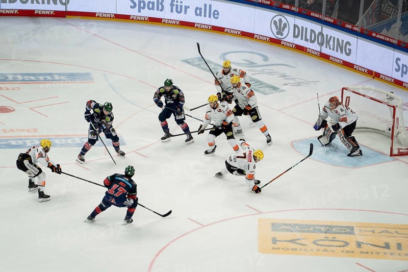 Eisbären Berlin vs. Löwen Frankfurt, ice hockey in the Uber Arena, Berlin, 02.01.2026