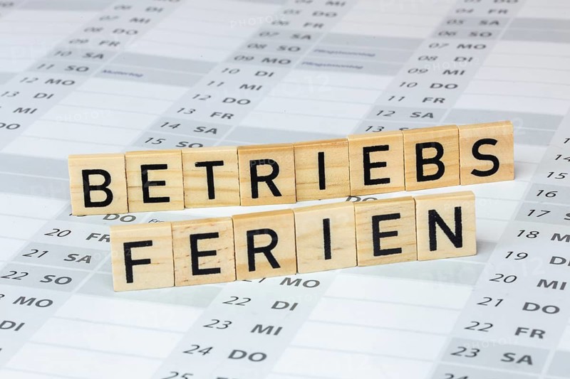Wooden letters on a calendar show the word BETRIEBSFERIEN