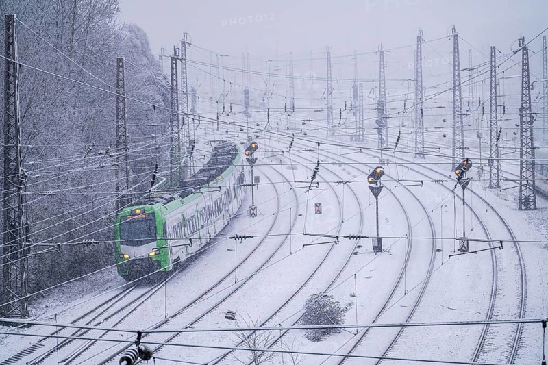 Winter weather, heavy snowfall, railway tracks in front of Essen main station, S-Bahn train, North Rhine-Westphalia, Germany