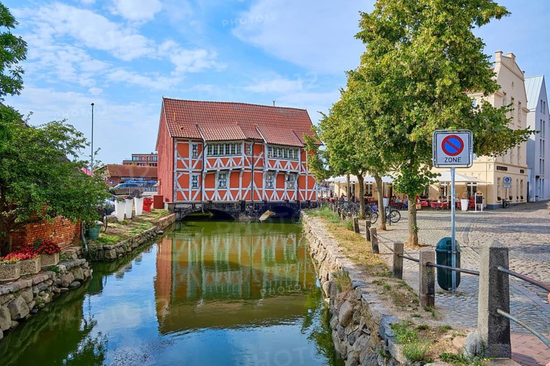 So-called Gewölbe, a heritage-protected half-timbered house over the Mühlenbach in the historic old town, at Runden Grube 4, Hanseatic City of Wismar, Mecklenburg-Western Pomerania, Germany