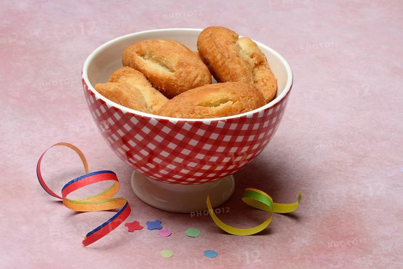 Schenkeli in a bowl, sweet pastry for the carnival season, Switzerland