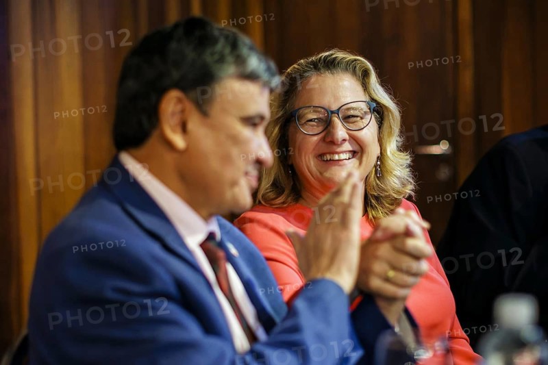 Svenja Schulze (SPD), Federal Minister for Economic Cooperation and Development, during a visit to the Social Aid Registration Centre (Centro Cadastro Unico) . Here with the Brazilian Minister for Social Development, Wellington Dias. Rio de Janeiro, 13.02.2013. Photographed on behalf of the Federal Ministry for Economic Cooperation and Development