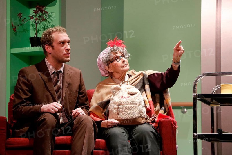 Brigitte Grothum and Johannes Hallervorden at the photo rehearsal of Oma Trick in Berlin's palace gardens Theater on 11.02.2025, premiere and 90th birthday of Brigitte Grothum on 26 February 2025