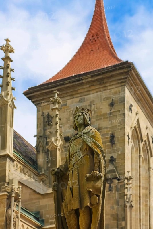 Fountain in front of St Mary's Church in Reutlingen, statue, stone sculpture of Emperor Frederick, sacred building at the back, built from 1247 to 1343, cultural monument, Gothic church, Reformation church, Reutlingen, Baden-Württemberg, Germany