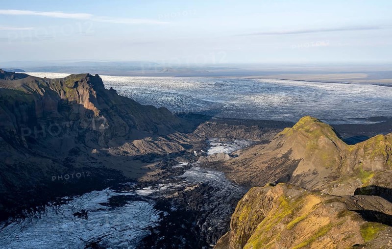 Impressive landscape with mountains and glaciers in the evening light, glacier tongues Huldujökull and Kötlujökull, Myrdalsjökull glacier, Pakgil, Iceland