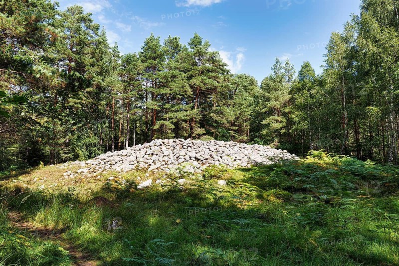 Röse, Bronze Age stone mound grave, stone pile, historic site, archaeological monument, tourist attraction, Rannarve, island of Gotland, Sweden