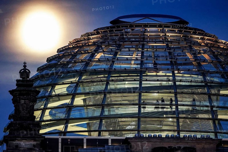 Full moon on the dome of the Reichstag, 16 October 2024, Berlin, Berlin, Germany