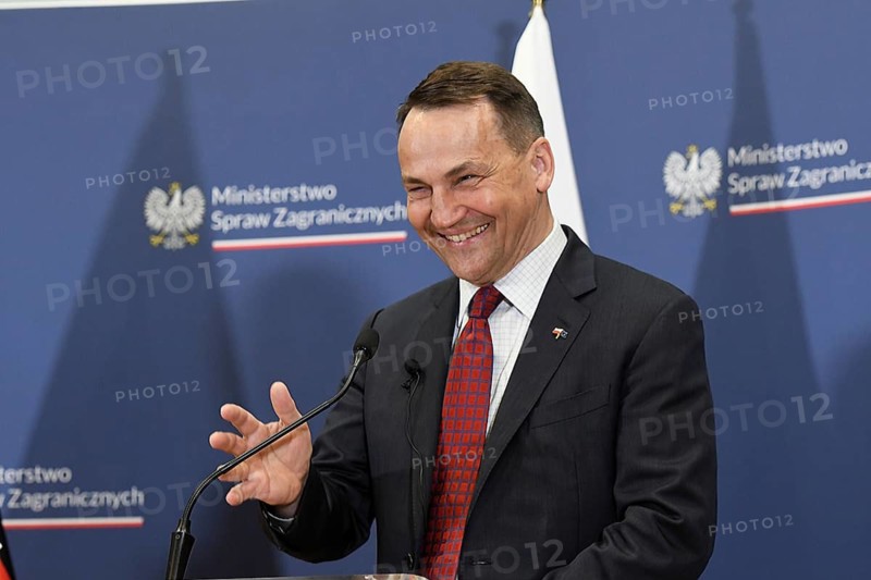 Polish Foreign Minister Radoslaw Sikorski at a joint press conference with his German counterpart, Foreign Minister Annalena Bärbock, at the Collegium Polonicum in Slubice. The two met for talks in the border region of the twin city of Frankfurt/Oder and Slubice, first on the Polish side and then on foot across the Oder Bridge, before answering questions from students at Viadrina University