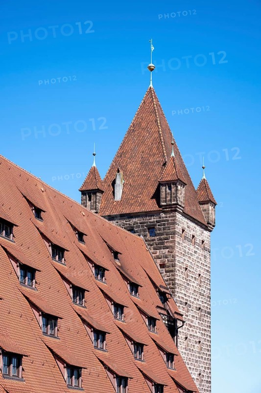 Detailed view of the Kaiserburg with the Luginsland Tower built in 1377 with the roof of the imperial stable in the foreground, old town of Nuremberg, Middle Franconia, Franconia, Bavaria, Germany