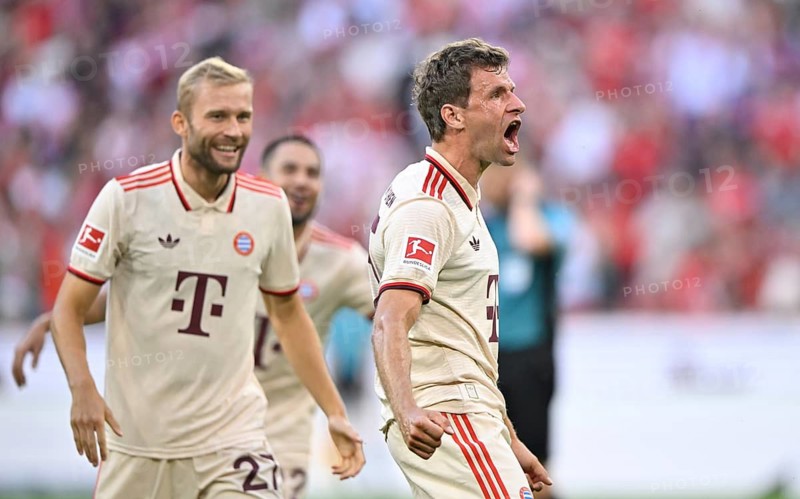 Goal celebration Thomas Thomas Müller FC Bayern München FCB (25) Konrad Laimer FC Bayern München FCB (27) Allianz Arena, Munich, Bavaria, Germany