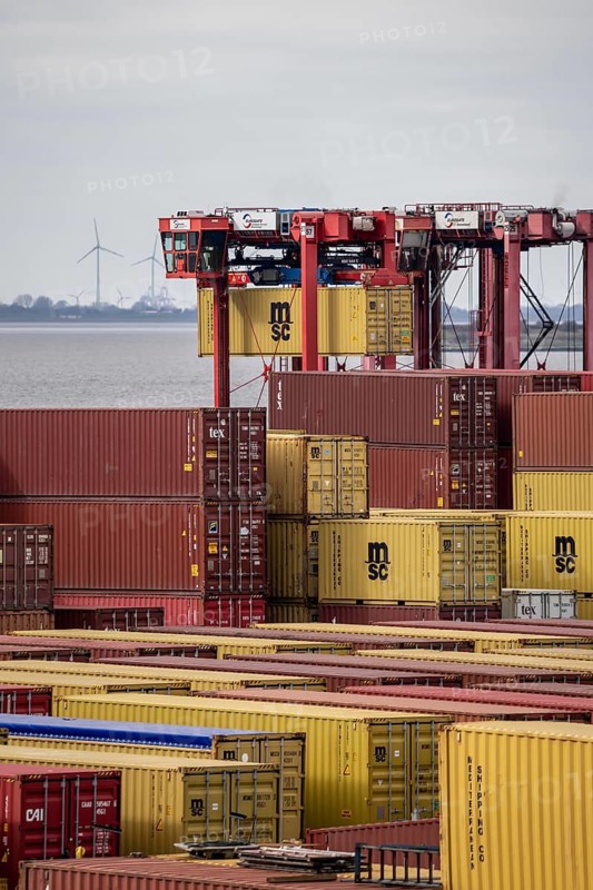 Container terminal in the seaport of Bremerhaven, Eurogate Container Terminal with almost 50 container gantry cranes, cranes, on a length of over 4 KM at the mouth of the Weser, straddle carriers bring the containers to and from the container ships, or store them between, Bremerhaven, Bremen, Germany