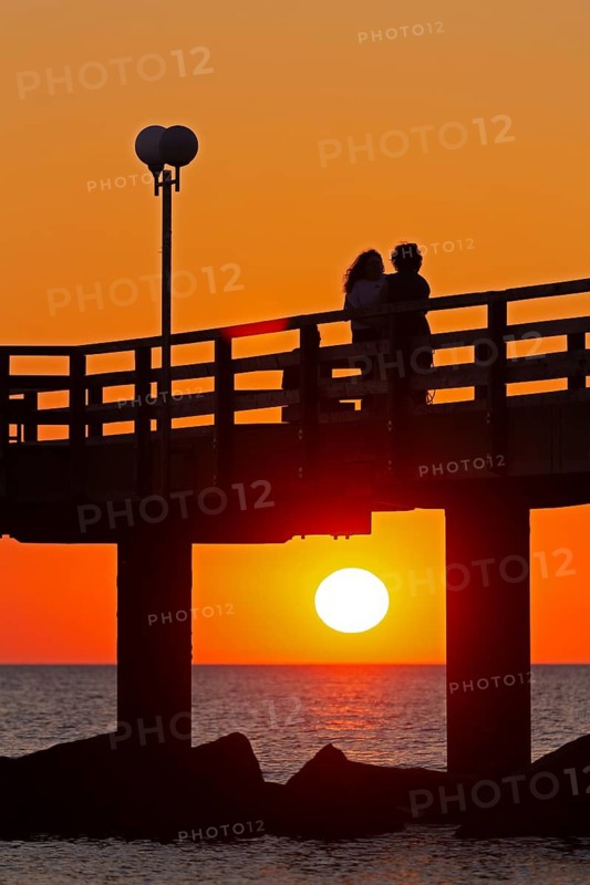 Sunset, silhouettes, pier, Baltic Sea, Wustrow, Darß, Mecklenburg-Vorpommern, Germany