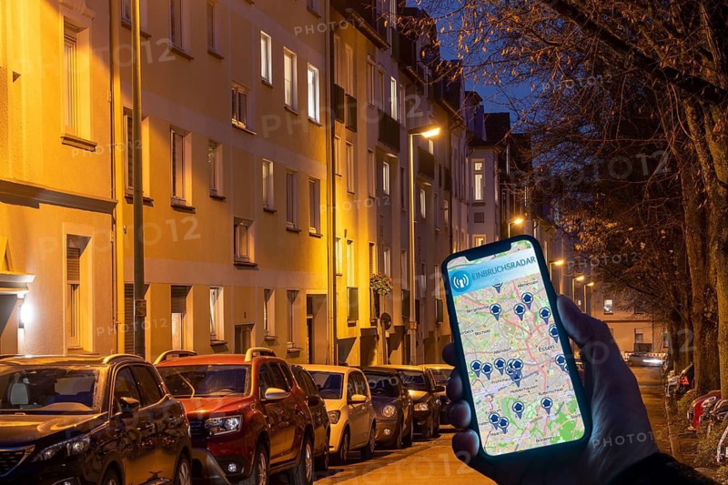 Symbolic image residential burglary, burglary radar app, shows the burglaries in the city, the last few days, residential street, many apartment buildings in a residential area, in the evening, lantern lighting, Essen, North Rhine-Westphalia, Germany
