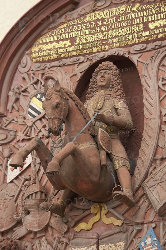 Equestrian figure of the landgrave at the castle, figure, coat of arms, Bad Homburg, Taunus, Hesse, Germany
