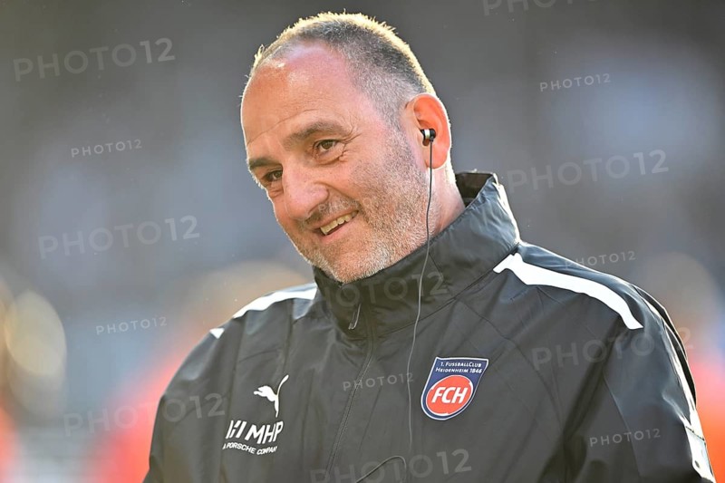 Coach Frank Schmidt 1. FC Heidenheim 1846 FCH Portrait smiles Relegation, Bundesliga, Voith-Arena, Heidenheim, Baden-Württemberg, Germany