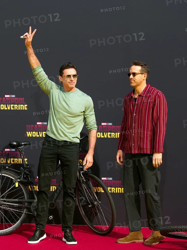 The actors Ryan Reynolds, Hugh Jackman, DEADPOOL & WOLVERINE (cinema release: 24.07.2024), red-yellow carpet at the fan event on Uber Platz in Berlin, 07.07.2024