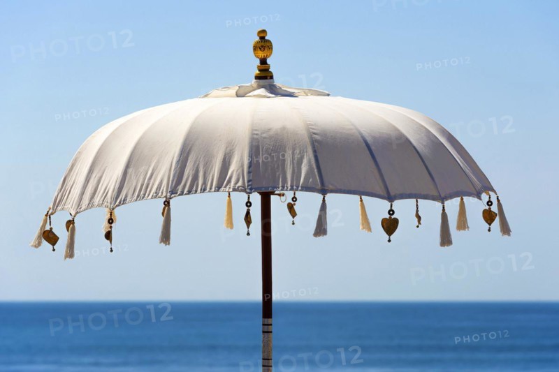Traditional Balinese temple sunshade as parasol, sun, Hinduism, symbol, beach holiday, protection, sun protection, Balinese, culture, white, white, relaxation, relax, holiday feeling, holiday mood, spa, relax, chill out, shade, shade dispenser, decorated, decorated, summer, long-distance travel, exotic, holiday idyll, paradisiacal, water, sea, ocean, coast, travel, holiday, tourism, sea view, Asian, Bali, Indonesia