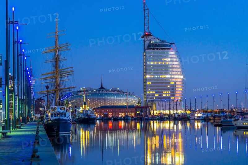 New harbour, harbour basin, harbour district, residential buildings, office buildings, Sail City building, hotel, Klimahaus Bremerhaven, marina and museum ships, part of the Harbour Worlds, in Bremerhaven, Bremen, Germany