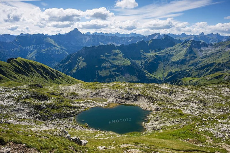 Laufbichelsee, behind it the Hochvogel (2592m), Allgäu Alps, Allgaeu, Bavaria, Germany