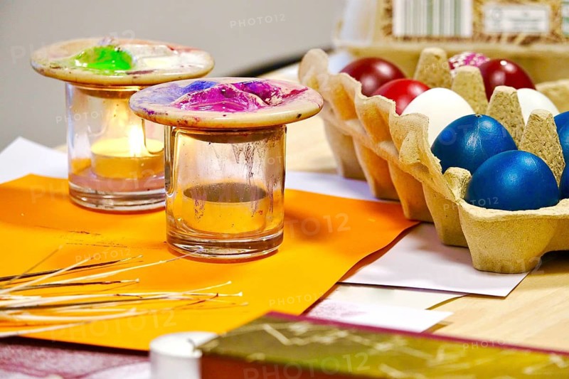 Easter, Easter eggs, blown-out colored eggs, Sorbian traditions, wax melting warmers for bossing techniques, handicrafts, Saxony, Germany
