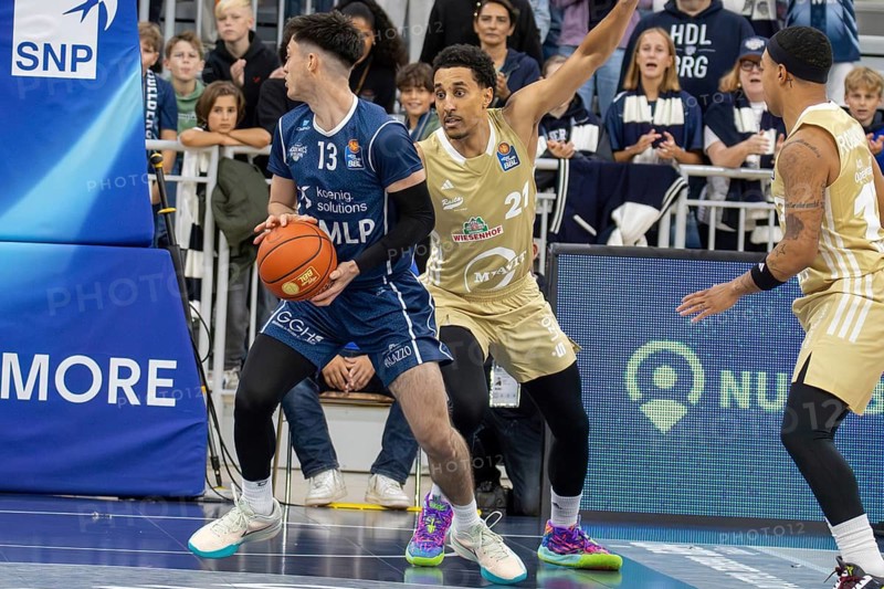 Easy Credit BBL, Basketball Bundesliga, 2024/25 season, Matchday 2: MLP Academics Heidelberg vs RASTA Vechta. On the ball: Alex Barcello (13, Heidelberg)