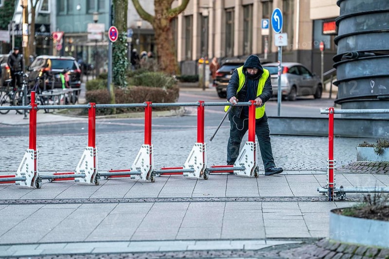 Mobile anti-terror barrier, modular, movable barrier against cars and lorries driving amok, opened or closed by a security guard as required, model Herner Truck Barrier, HTS, at Kennedyplatz in Essen, North Rhine-Westphalia, Germany