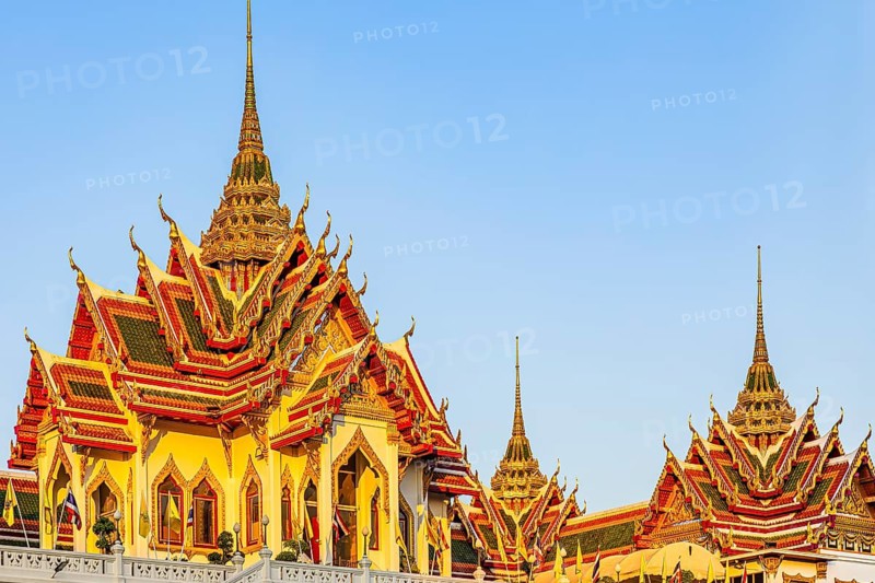 Wat Yannawa, Buddhist temple, overlapping roofs with curved chofas and Chedi temple tower, Bangkok, Thailand's metropolis, Thailand