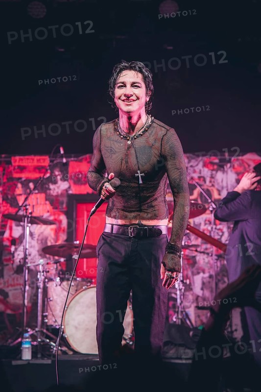 Remington Leith, singer of Palaye Royale live on Death Or Glory EU/UK Tour 2024 at Astra Kulturhaus Berlin on 09.12.2024