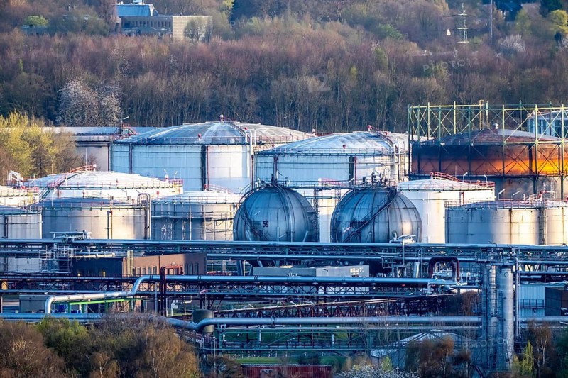 Ruhr Oel GmbH, BP Gelsenkirchen Refinery, in GE-Horst, production of products from mineral oil, aral, gasoline, diesel, kerosene, large tank farm, Gelsenkirchen, North Rhine-Westphalia, Germany