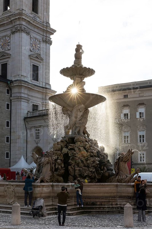 Residenzbrunnen am Residenzplatz, with the cathedral in the background, Salzburg, Austria
