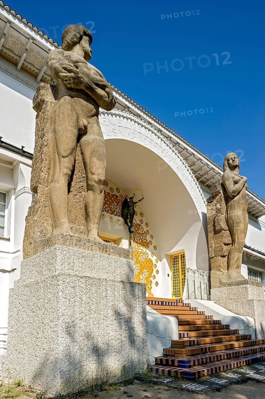 Monumental statues by Ludwig Habich and Rudolf Bosselt at the entrance portal, Ernst Ludwig House by Josef Maria Olbrich, Art Nouveau, UNESCO World Heritage Site, Mathildenhöhe artists' colony, Darmstadt, Hesse, Germany