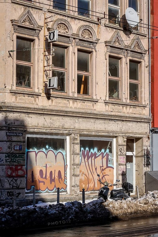 Dortmund, North Rhine-Westphalia, Germany - Emscherkunst im Ruhr Area, VÖGEL, 2016, Samuel Treindl, neon sign on the façade of an old building in Dortmund's Nordstadt district