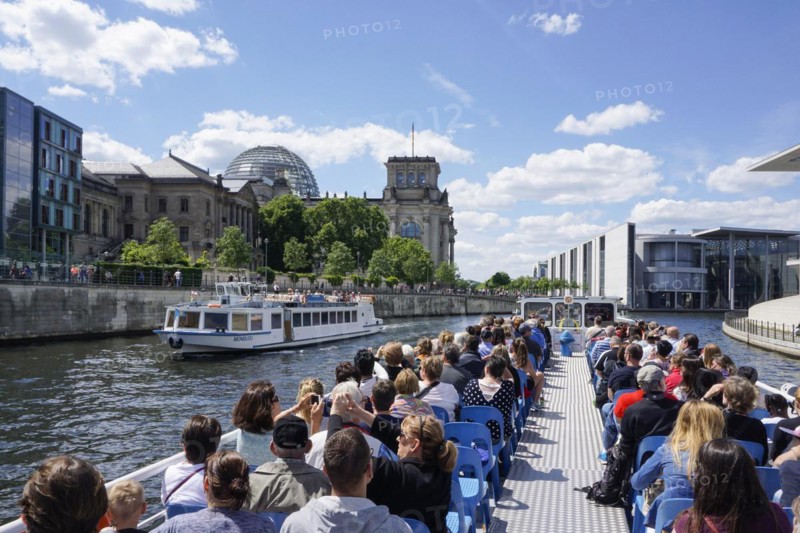 Tourists on board an excursion boat at the Berlin Reichstag, 11/06/2016