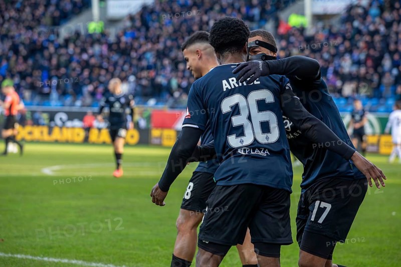 Football 3rd division, 2024/25 season, matchday 19: Waldhof Mannheim vs Arminia Bielefeld. Picture: Kelvin Arase (36, Mannheim) celebrates his 1:0 goal