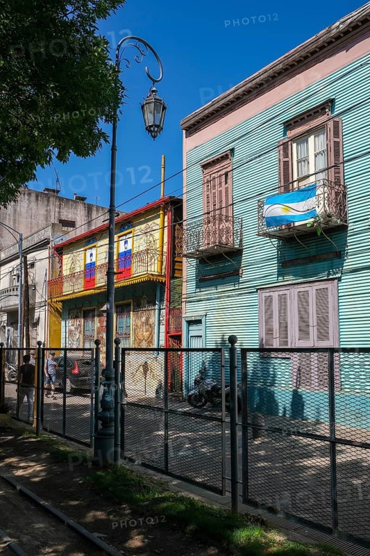 La Boca, Buenos Aires, Argentina, colourfully painted houses in the harbour district around the El Caminito alley. La Boca emerged at the end of the 19th century as a neighbourhood of Italian immigrants, most of whom worked as industrial workers. Today, the working-class neighbourhood is popular with tourists, partly because of its original houses, often built from the sheet metal of scrapped ships and brightly painted with ship paint