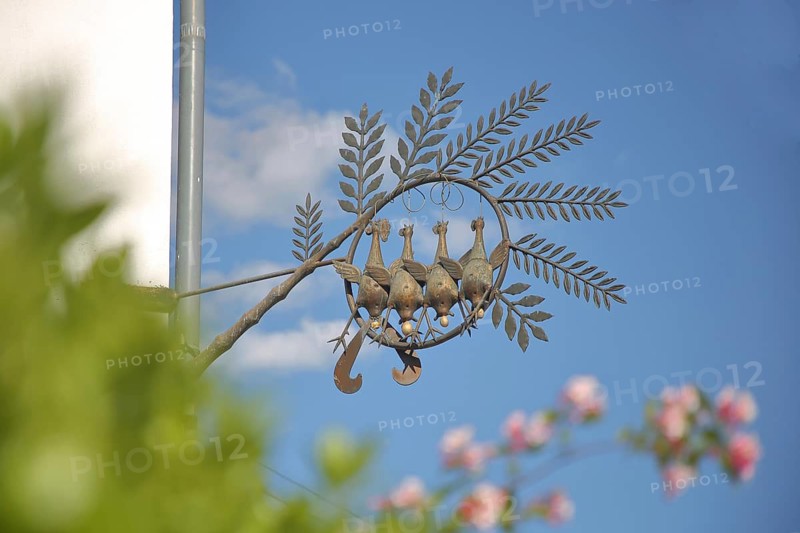 Nose sign from the Lämpel Teacher's Inn from children's stories Max and Moritz by Wilhelm bush, four dead chickens of the widow Bolte lay golden eggs, hung up, chicken figures comedy, humour, Max und Moritz-Platz, Bornheim, Südliche Weinstraße, Rhineland-Palatinate, Germany