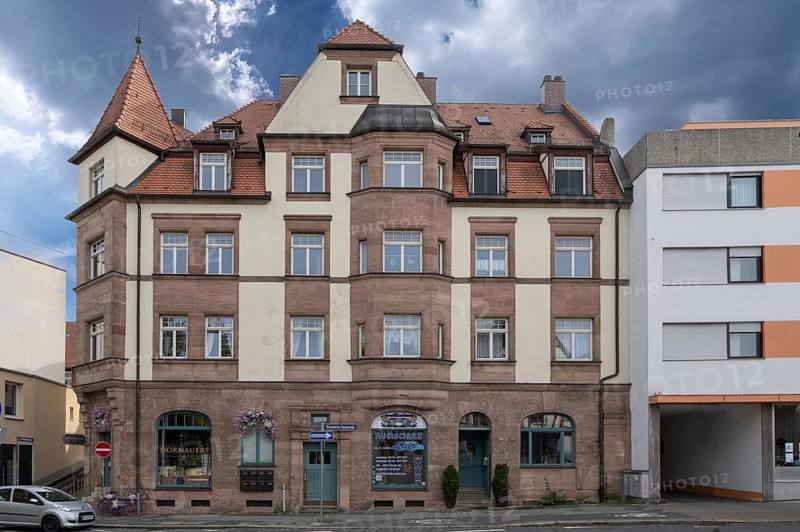 Tenement house in a corner location, dated 1583, remodelled in 1624 and 1726, Mögeldorfer main street 62, Nuremberg-Mögeldorf, Middle Franconia, Bavaria, Germany