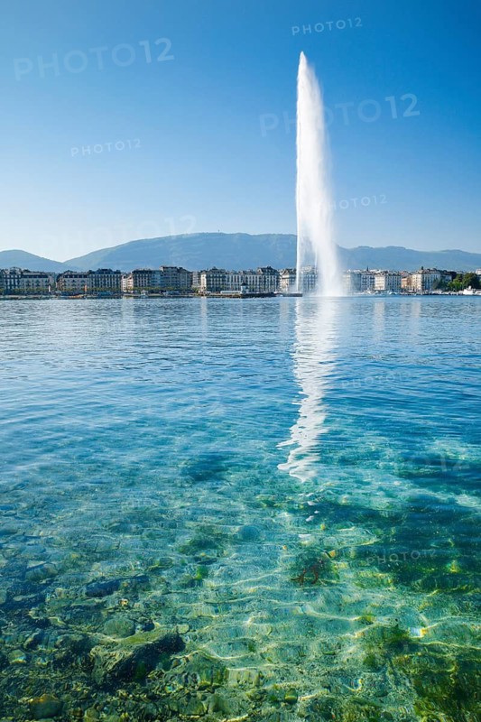The Jet d'eau, the landmark in the Lake Geneva basin, Canton Geneva, Switzerland