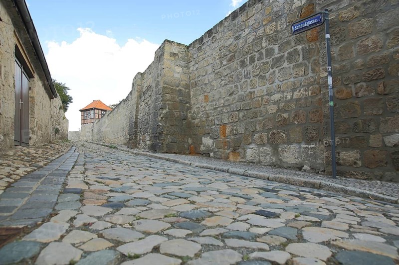 Schenkgasse with paving stones and stone wall, Quedlinburg, Harz, Saxony-Anhalt, Germany