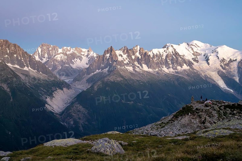Evening mood with pink evening sky, mountain landscape at sunset, mountain peak Grandes Jorasses and Mont Blanc of the Mont Blanc massif, Chamonix-Mont-Blanc, Haute-Savoie, France